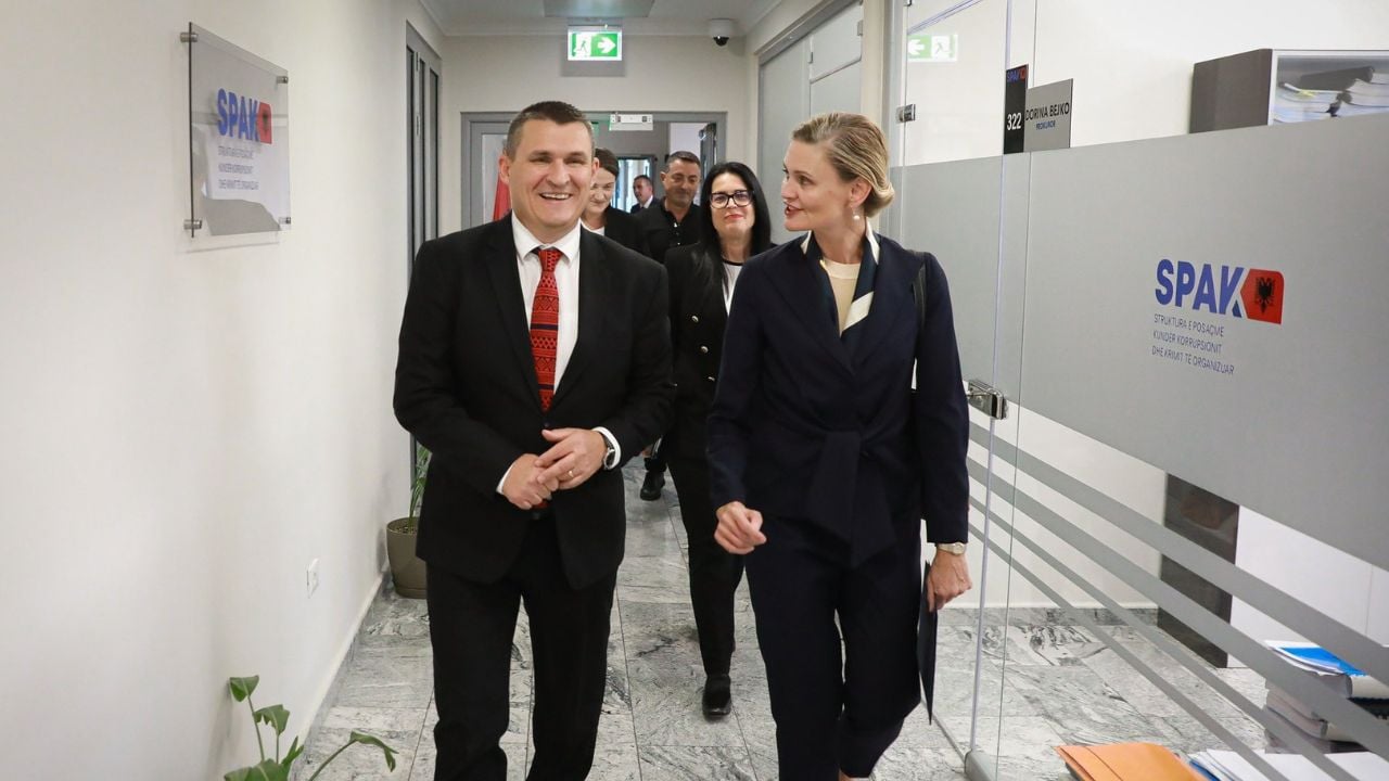 Diskutohet lufta kundër krimit e drogës/ VanHorn takon Dumanin: Gjyqtarët, prokurorët janë rojtarët e të drejtave të çdo qytetari