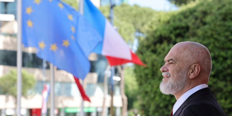 VIDEO / Analiza e Radios Evropa e Lirë: “Edi nga Tirana”: Si e fitoi Shqipëria simpatinë e BE-së?