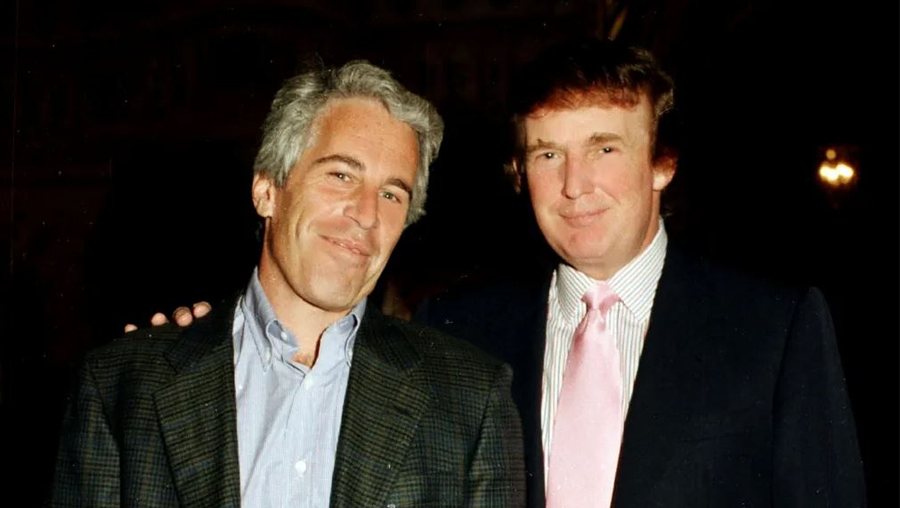 “Me shënimin e Trump dhe të dhëna të tjera”/ Publikohet “libri i ditëlindjes” së Epstein