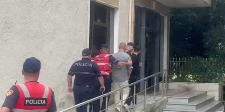 Skemat piramidale “online”/ Dalin para Gjykatës së Fierit 6 të arrestuarit për masën e sigurisë