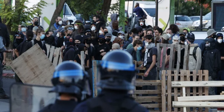 Franca “vlon” nga protestat antiqeveritare, shkon në 300 numri i të arrestuarve