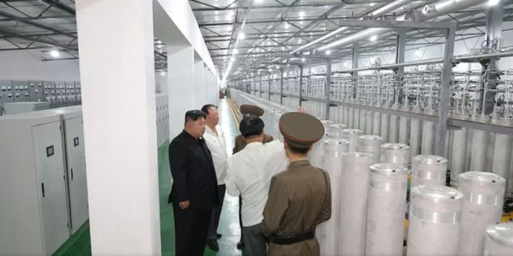 “Frikë për luftë”, Seuli ngre alarmin: Koreja e Veriut është afër lëshimit të një rakete bërthamore për të goditur SHBA