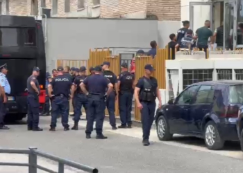 Megaoperacioni i trafikut të drogës në Elbasan/ Jepen masat e sigurisë për 30 personat, vetëm njëri lihet e lirë