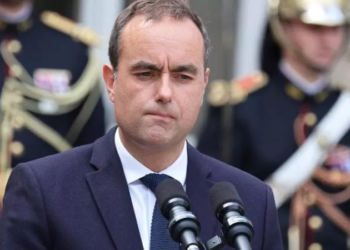 Qeveria franceze nuk gjen paqe nga skandalet, kryeministri i ri i paditet për falsifikim të diplomës