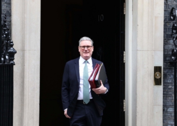 Starmer reagon pas protestave masive: Britania nuk ua dorëzon flamurin atyre që e përdorin si simbol të dhunës e përçarjes