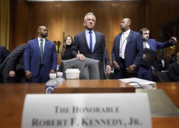 Pse bota po e ndjek me vëmendje përplasjen e Kennedy me agjencinë amerikane të shëndetit