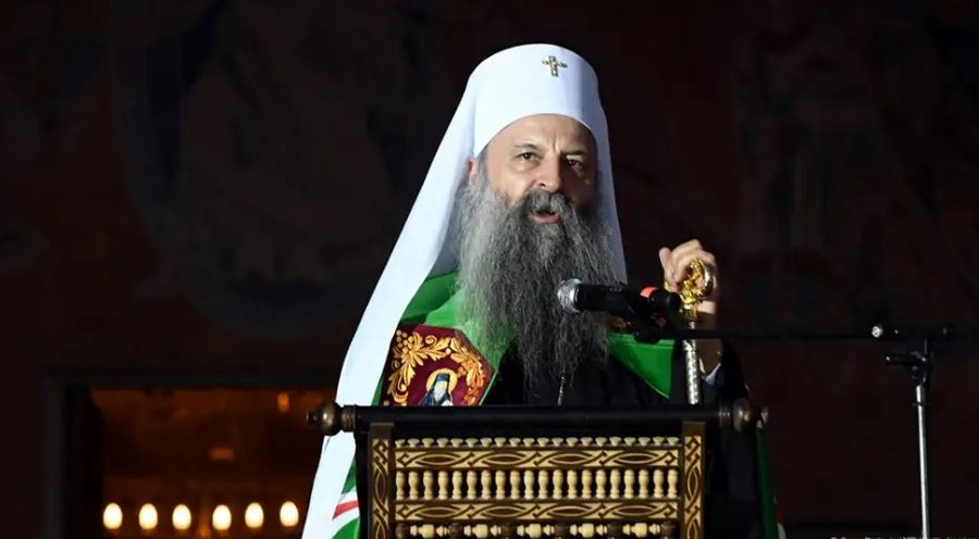 Udhëheqja e Kishës Serbe në shërbim të regjimit të Vuçiçit