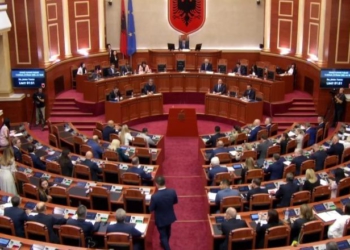 Debate në seancë plenare, opozita kërkon diskutimin e programit të qeverisë së re