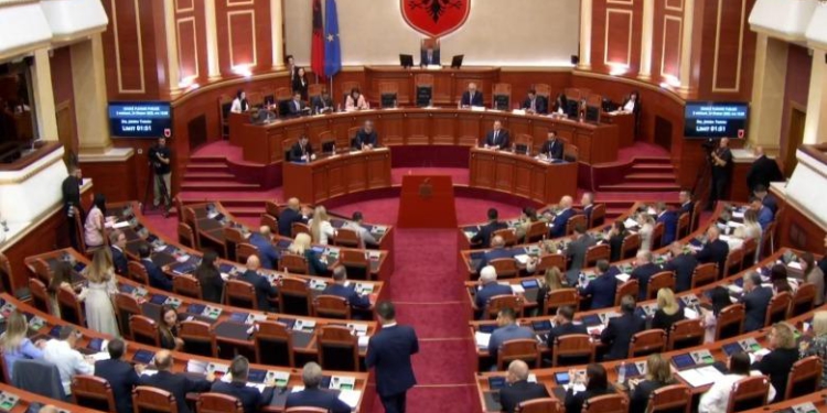 Debate në seancë plenare, opozita kërkon diskutimin e programit të qeverisë së re
