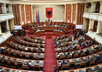 Miratimi i programit të qeverisë, opozita kërkoi ripërsëritje të seancës/Peleshi: Vijojmë punën bazuar në Kushtetutë..  