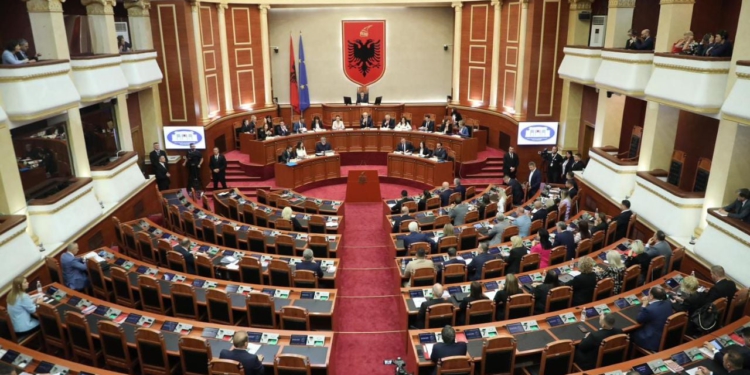 Miratimi i programit të qeverisë, opozita kërkoi ripërsëritje të seancës/Peleshi: Vijojmë punën bazuar në Kushtetutë..  