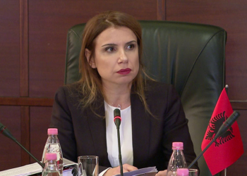 Llagami “rrëzohet” me një truk procedural. A është kjo një goditje ndaj reformës në drejtësi?