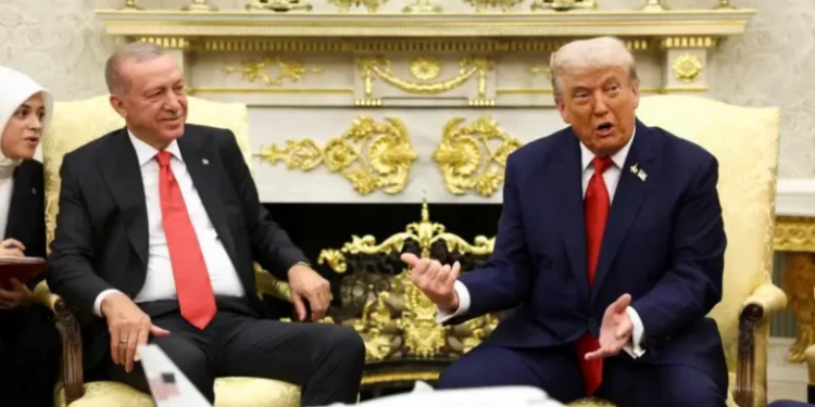 Batuta dhe ironi gjatë takimit mes Trump dhe Erdogan: Ai i njeh zgjedhjet e manipuluara më mirë se kushdo