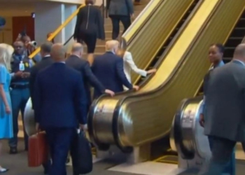 VIDEO / Incident në Asamblenë e OKB, shkallët lëvizëse ndalojnë papritur, çifti Trump i ngjit duke ecur