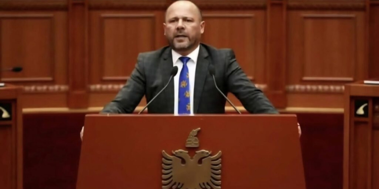 “Tritoli i mafies politike nuk na ndal”, Xhelal Mziu reagon sërish për shpërthimin në shtëpi