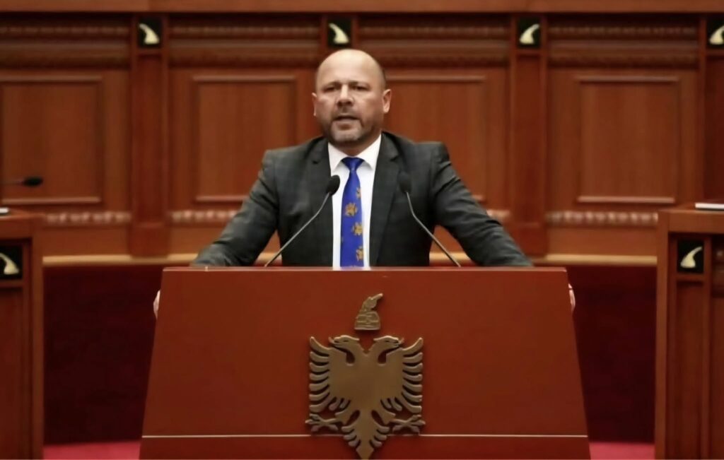 “Tritoli i mafies politike nuk na ndal”, Xhelal Mziu reagon sërish për shpërthimin në shtëpi