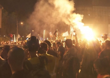 Serbi, protestuesit kërkojnë “kokën” e Vuçiçit/ Digjet Novi Sadi