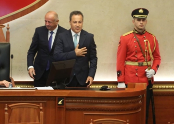 Peleshi mbledh sot krerët e grupeve parlamentare, në fokus struktura e re e komisioneve