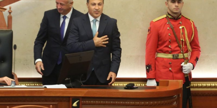 Peleshi mbledh sot krerët e grupeve parlamentare, në fokus struktura e re e komisioneve