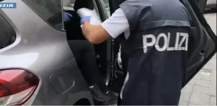 Me “Boss” dhe “Bugatti”, po trafikonte mbi 27 kg kokainë/ Pranga në Katania 47-vjeçari shqiptar! Ja çfarë e tradhtoi… (FOTOT)