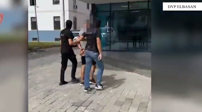 U shpall në kërkim për shitjen e lëndëve narkotike, arrestohet 44-vjeçari në Elbasan