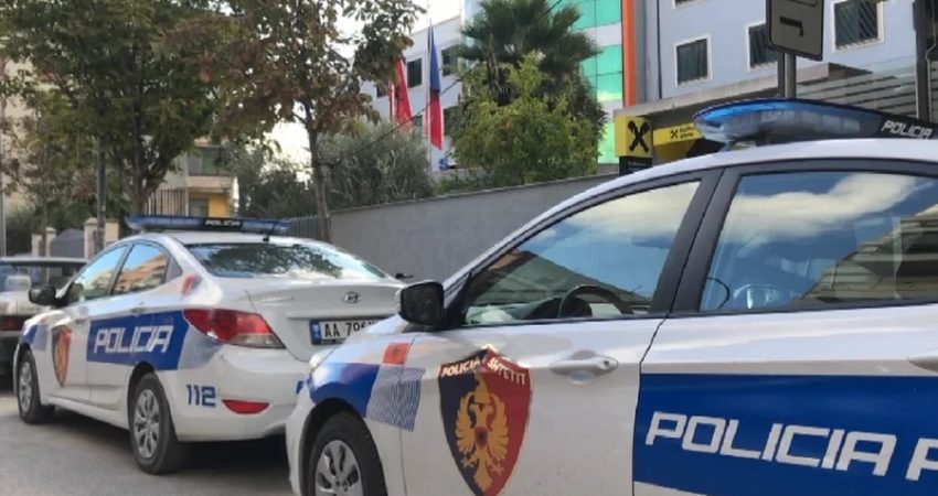 E morën me forcë nga shtëpia…/ Mbahet peng për disa orë 56 vjeçari në Kamëz, në kërkim 2 persona