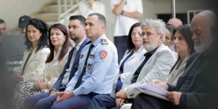 “Hudhrën e paskemi me vete”/ Menaxhimi i plazheve, Rama batuta me Qosen: Shpresoj të na bashkohet…