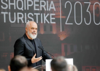 “Gati të luftojnë me Serbinë në stadium, por ndotin Shqipërinë”, Rama: Shqipet shkarkojnë plehrat në pikat turistike