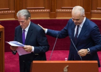 Kaosi në Kuvend, Nikollë Lesi: Opozita ra në kurthin e Ramës, Berisha pazare me kryeministrin