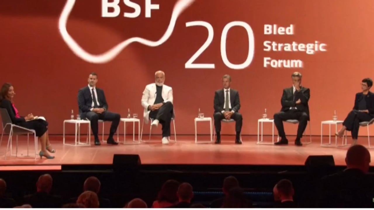 Rama batuta në Forumin e BLED: S’duhet të kishit ftuar njerëz nga Ballkani! Për çfarë arsye i bëni karriget më të vogla, mos është..