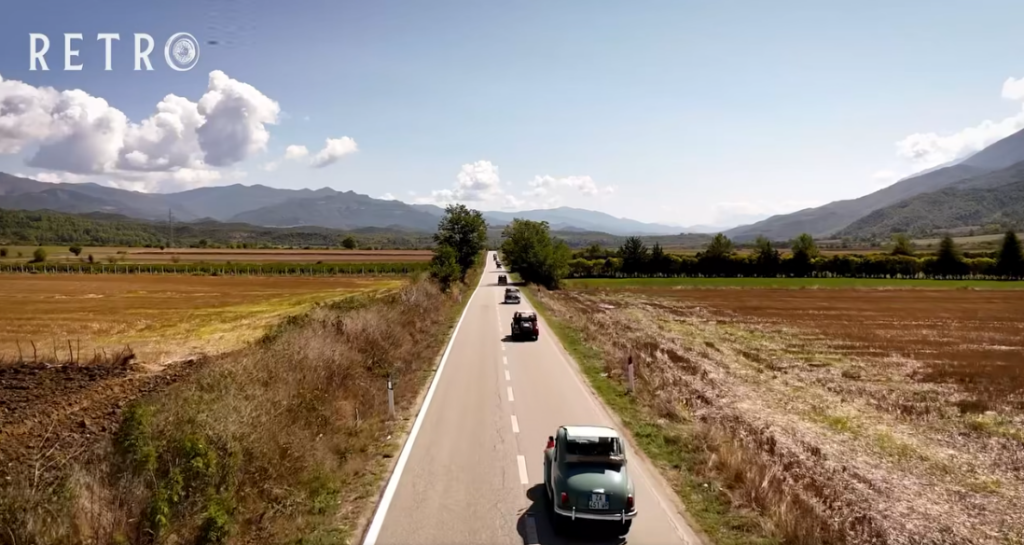Karvani “Fiat Topolino” përshkon Shqipërinë, Rama: Makinat retro bashkohen me kulturën dhe mikpritjen shqiptare