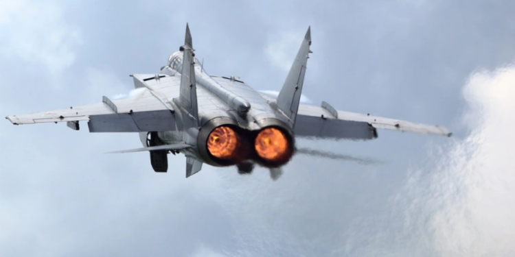 Rusia luan si “macja me miun”, pas Estonisë, avionët luftarakë fluturojnë mbi Poloni