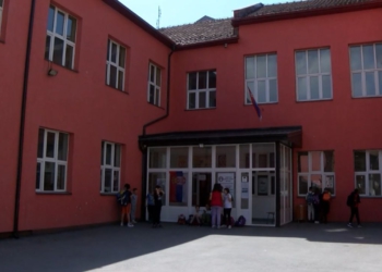 Shqetësimi i serbëve në veri të Kosovës për shëndetësinë dhe arsimin: Integrimi i sforcuar, i dëmshëm