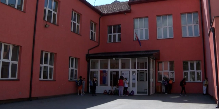 Shqetësimi i serbëve në veri të Kosovës për shëndetësinë dhe arsimin: Integrimi i sforcuar, i dëmshëm