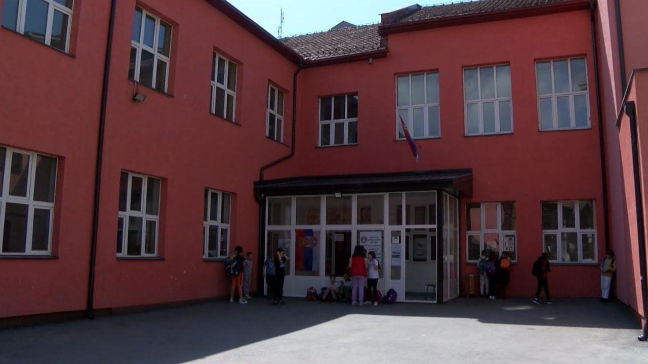 Shqetësimi i serbëve në veri të Kosovës për shëndetësinë dhe arsimin: Integrimi i sforcuar, i dëmshëm