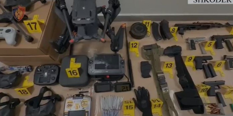 Masakra në Shkodër, shpallen në kërkim 2 bashkëpunëtorët/ Zbulohet arsenal armësh, dronë dhe kapsolla detonatorë