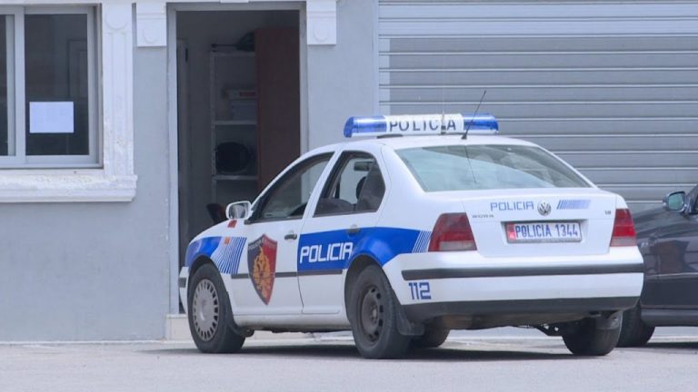 Tiranë/ E zuri poshtë porta e objektit, roja aksidentohet dhe humb jetën në vendin e punës. Nisin hetimet për..