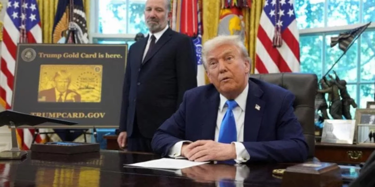 Kartë e artë me vlerë një milion dollarë, Trump prezanton pasaportën e re për të hyrë në SHBA