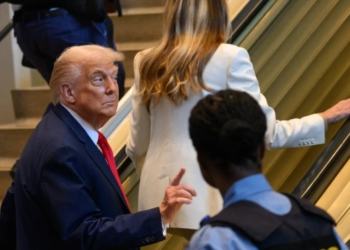 Nga ngecja e shkallëve lëvizëse te mikrofoni jashtë funksionit, Shtëpia e Bardhë kërkon hetim për incidentet e Trump..