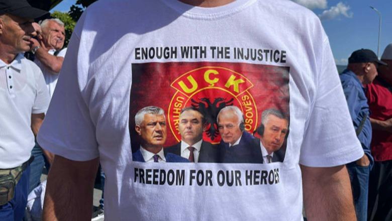 Sot protestë në Hagë/ Shqiptarët “ngrenë” zërin e kërkojnë drejtësi për ish-krerët e UÇK-së