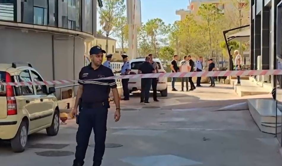 Sherr mes dy të rinjve në Vlorë, njëri plagoset me kaçavidë