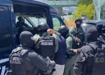 Kontrolle “blic” në Elbasan, shoqërohen ish-deputeti dhe miku i Shullazit. Sekuestrohen armë…
