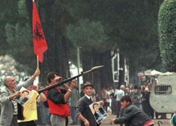 “Grushti i shtetit i Berishës më 1998” përfundon në SPAK, avokati Beqiri kallëzon ish-kryeministrin dhe 9 të tjerë