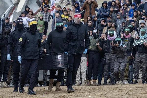 Hamas kthen katër pengje të vrarë, faza e dytë e armëpushimit pezull