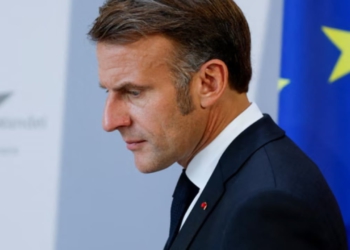 Franca në një krizë të thellë politike, Macron nën presion: Jep dorëheqjen ose shpall zgjedhje të reja
