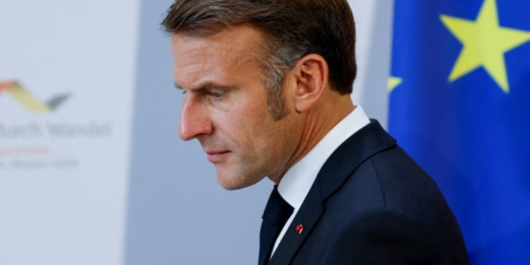 Franca në një krizë të thellë politike, Macron nën presion: Jep dorëheqjen ose shpall zgjedhje të reja