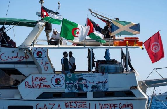 A kishte Izraeli të drejtë të ndalonte flotiljen? Kush vendos për kalimet? Pyetje dhe përgjigje