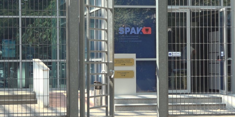 Mori 2,4 milionë lekë për një ndërtim pa leje, çohet për gjykim polici bashkiak dhe qytetari