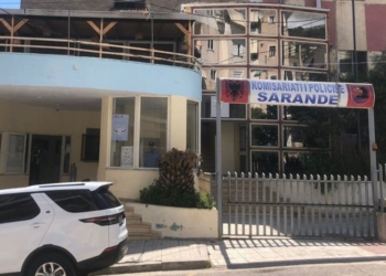 I kërkoi 50 mijë euro duke e shantazhuar në rrjetet sociale, arrestohet 44-vjeçarja