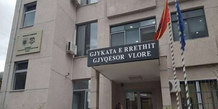 Goditi me grusht rojën e Gjykatës, arrestohet avokati i Monika Kryemadhit